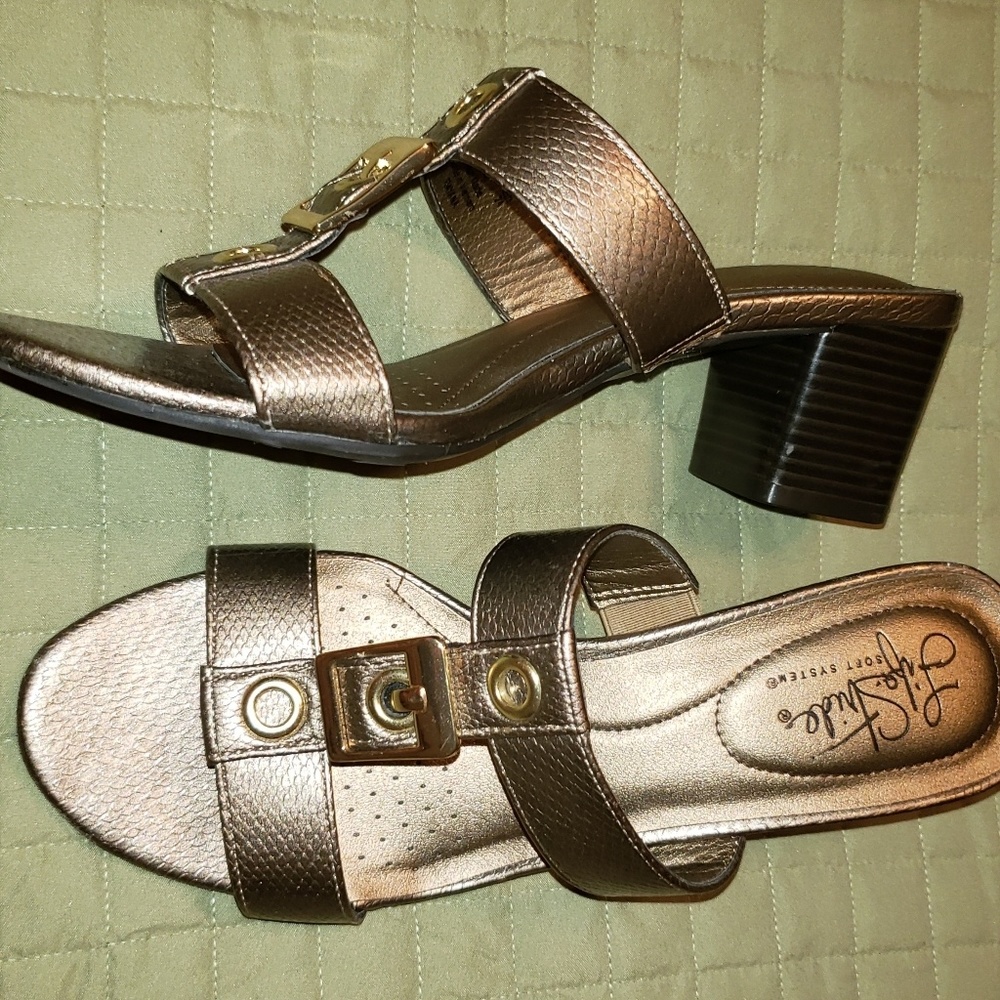Shoes sandals short heel